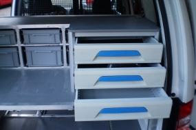 VW Caddy 2.0 TDI 4x4 2xSchiebetüren Sortimo Ausstattung (Kasten verglast)