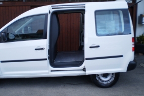 VW Caddy 2.0 TDI 4x4 2xSchiebetüren Sortimo Ausstattung (Kasten verglast)